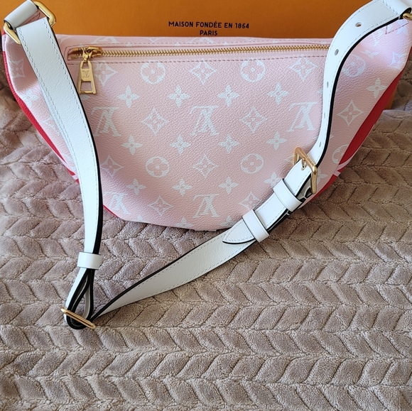 Louis Vuitton Giant Monogram Red Bumbag, Waist Bag Canvas Limited Edition - Picture 10 of 17